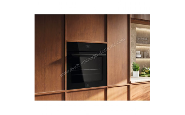 ELECTROLUX EOX8P38WZ - Appareil encastr&eacute; vue 3/4 gauche