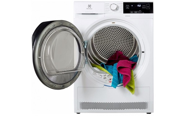 ELECTROLUX EW9H3825RA - Vue de face avec porte ouverte (cr&eacute;dit : Boulanger)