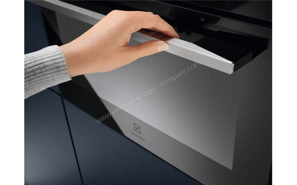 ELECTROLUX KVLBE08X - Zoom sur la poign&eacute;e (cr&eacute;dit : Darty)