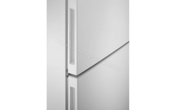 ELECTROLUX LNT5ME32W1 - Zoom sur les poign&eacute;es int&eacute;gr&eacute;es