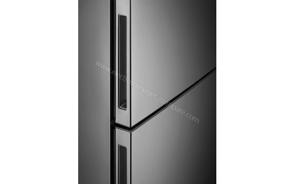 ELECTROLUX LNT7ME36X3 - Zoom sur les poign&eacute;es int&eacute;gr&eacute;es