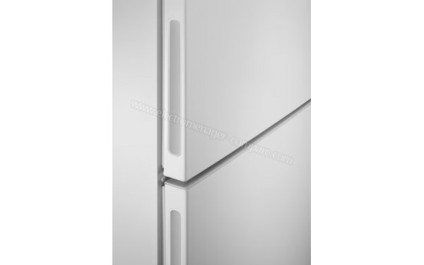 ELECTROLUX LTB1AE24W0 - Zoom sur les poign&eacute;es int&eacute;gr&eacute;es