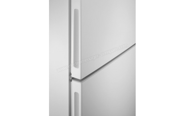 ELECTROLUX LTB1AE28W0 - Zoom sur les poign&eacute;es int&eacute;gr&eacute;es