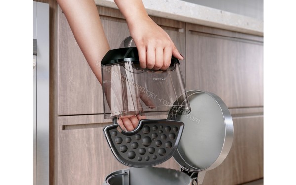 ELECTROLUX PC91-GREEN - Vue du vidage (cr&eacute;dit : Darty)