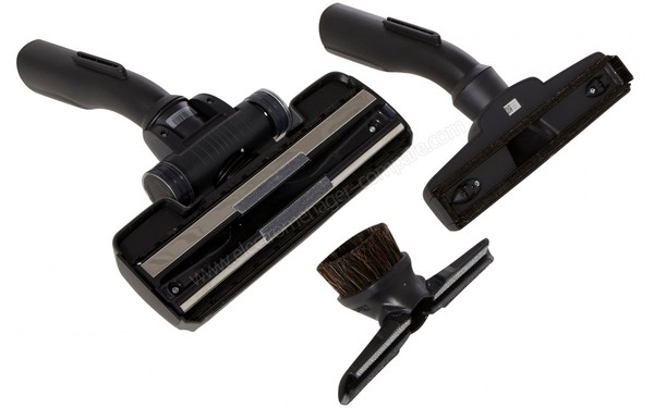 ELECTROLUX UFPARKETTA - Brosses et accessoires vue de dessous (cr&eacute;dit : Boulanger)