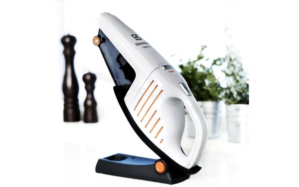 ELECTROLUX ZB5103 - Vue 3/4 gauche sur support de charge