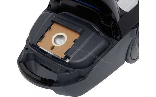 ESSENTIELB EAT 4123 SD SILENCEDRIVE II - Vue 3/4 droite capot ouvert (cr&eacute;dit : Boulanger)