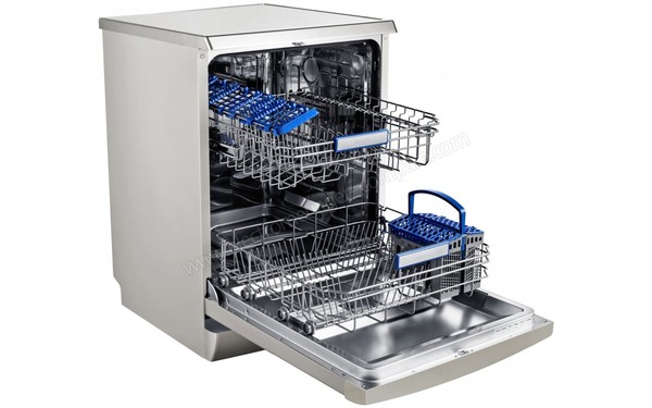 ESSENTIELB ELV 458s - Vue de l'int&eacute;rieur vide (cr&eacute;dit : Boulanger)