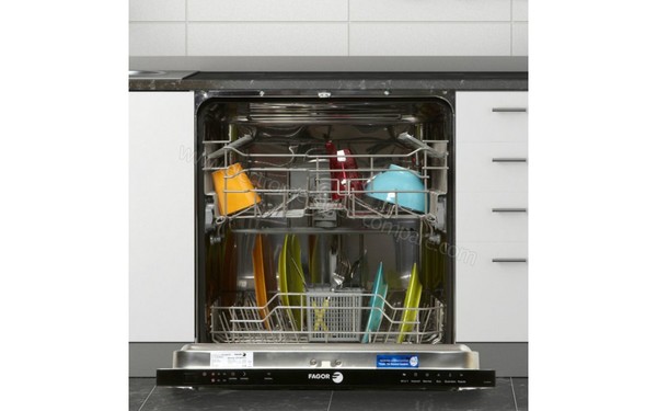 FAGOR LFI-047IT - Vue de l'int&eacute;rieur 2 (cr&eacute;dit : Boulanger)