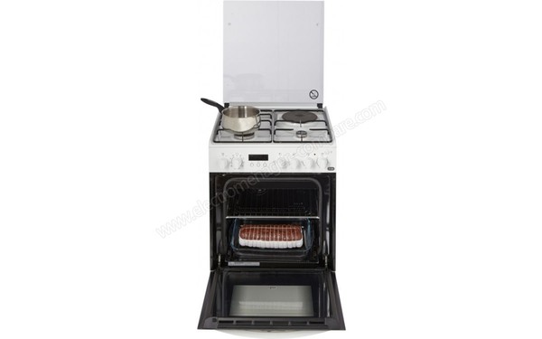 FAURE FCM6560PWA - Vue de l'int&eacute;rieur (cr&eacute;dit : Boulanger)