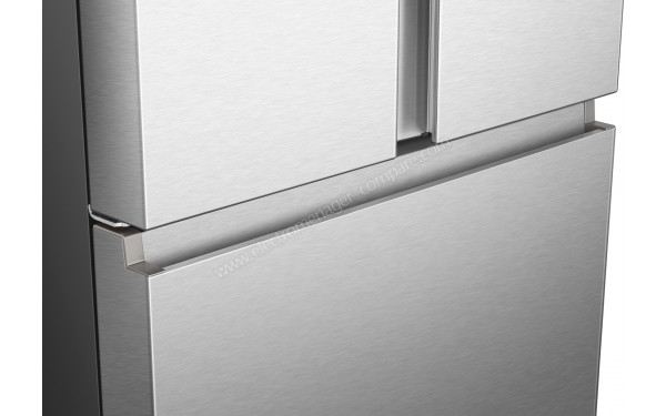 HISENSE RF815N4SESE1 - Zoom sur la poign&eacute;e int&eacute;gr&eacute;e