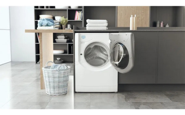 HOTPOINT AQ104D497SDEU/BN - Mise en situation