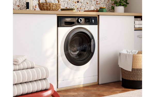 HOTPOINT CNMWB11468WKFR - Mise en situation