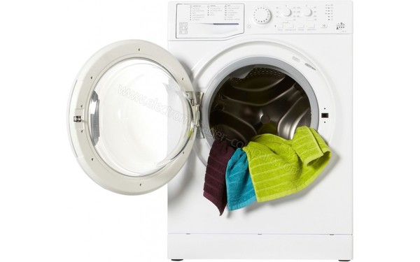 HOTPOINT EFML 823 FR - Hublot (cr&eacute;dit : Boulanger)