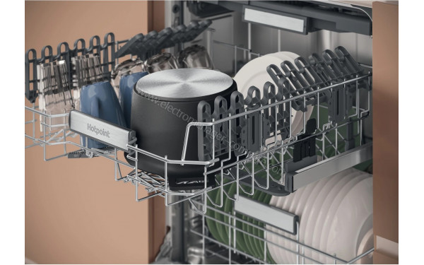 HOTPOINT H7IHT59L - Vue du panier sup&eacute;rieur