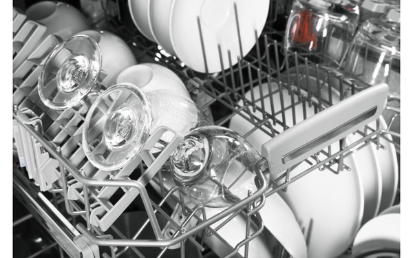 HOTPOINT HBO 3T21 W B - Vue n&deg;1 du panier sup&eacute;rieur (cr&eacute;dit : Boulanger)