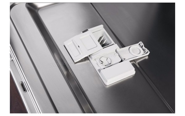 HOTPOINT HBO 3T21 W - Compartiment &agrave; produit (cr&eacute;dit : Boulanger)