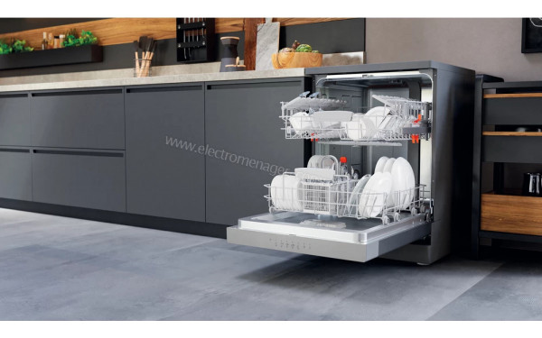 HOTPOINT HFC3C33WX - Mise en situation