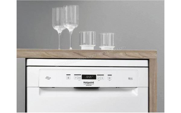 HOTPOINT HFC3T232WG - Mise en situation