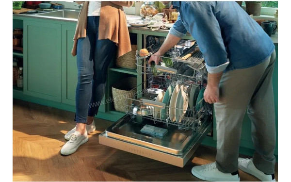 HOTPOINT HFO3O32CWX - Mise en situation