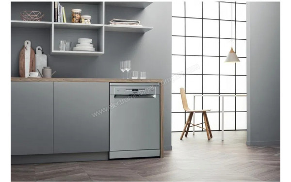 HOTPOINT HFO3O32CWX - Mise en situation