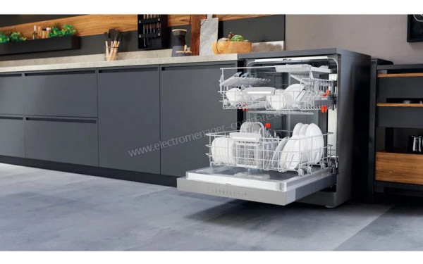 HOTPOINT HFO3O32CWX - Mise en situation