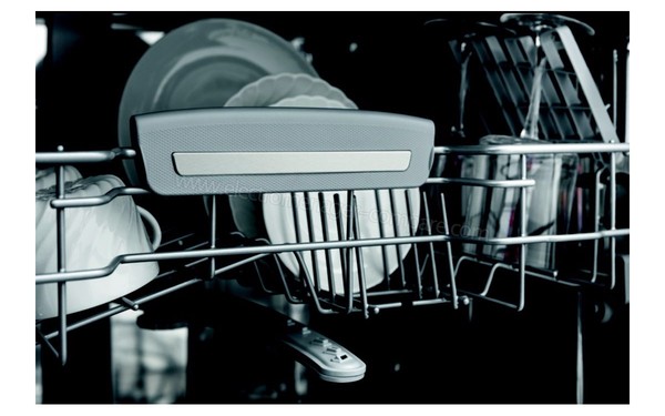 HOTPOINT HFO 3T222 WG - Poign&eacute;e du panier sup&eacute;rieur (cr&eacute;dit : Boulanger)