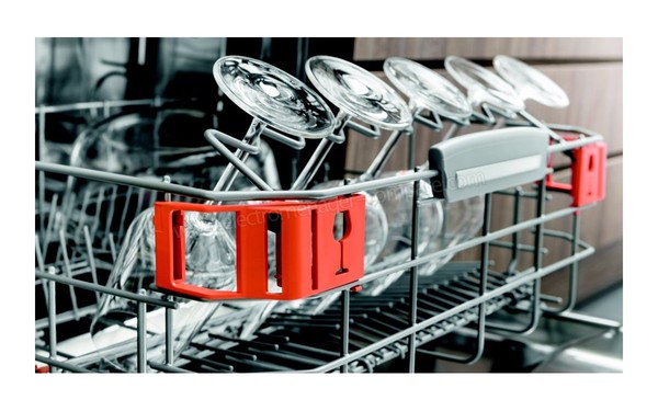 HOTPOINT HFO 3T222 WG - Poign&eacute;e du panier inf&eacute;rieur (cr&eacute;dit : Boulanger)
