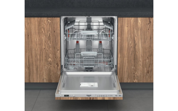 HOTPOINT HIO3T141W - Vue de l'int&eacute;rieur