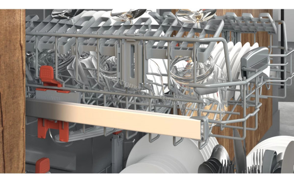 HOTPOINT HIO3T141W - Mise en situation