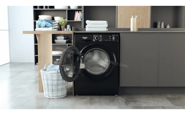 HOTPOINT NAM11945BMFRN - Mise en situation