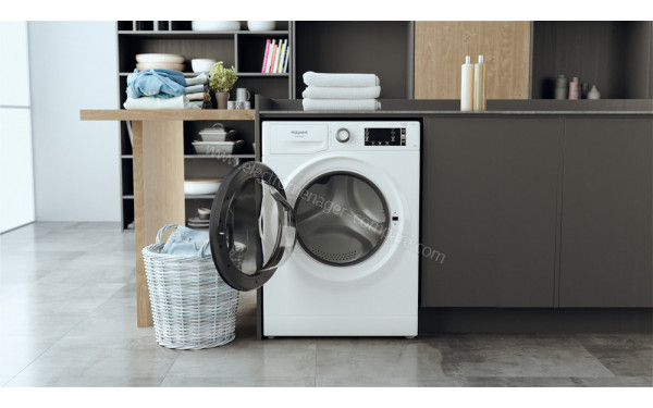 HOTPOINT NLCD10468WDAWEUN - Mise en situation
