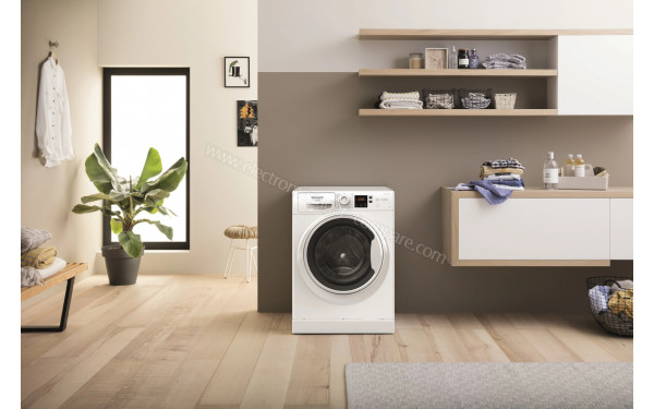 HOTPOINT NS944CWWFRN - Mise en situation