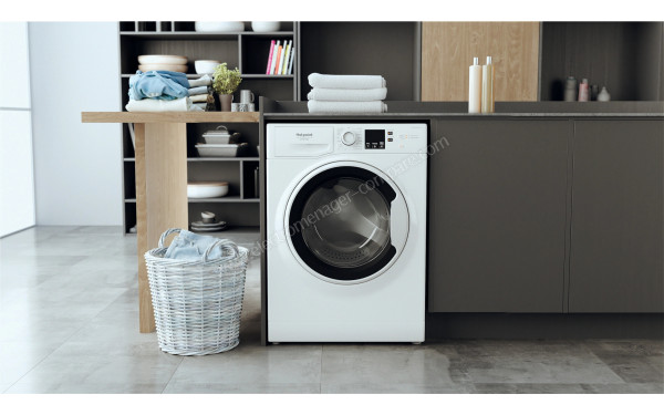 HOTPOINT NS944CWWFRN - Mise en situation
