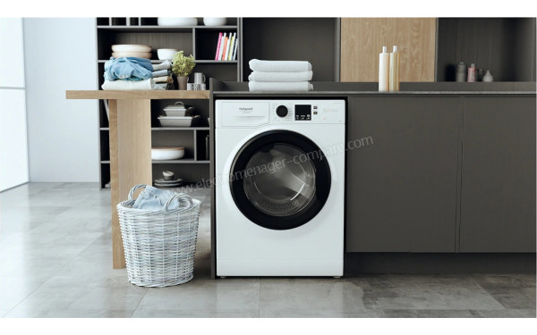 HOTPOINT NS964CWKFRN - Mise en situation
