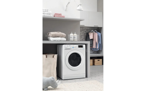 INDESIT BDE861483XWFRN - Mise en situation