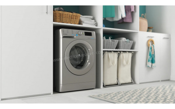 INDESIT BWE91485XSEUN - Mise en situation