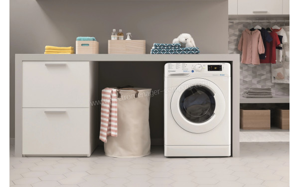 INDESIT BWEW81285XWFRN - Mise en situation