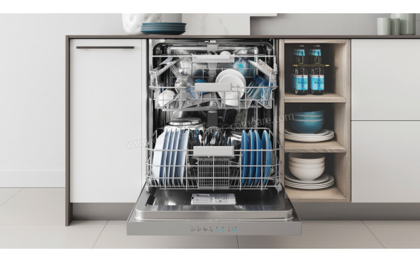 INDESIT DBC 3C24 AC X - Vue de l'int&eacute;rieur