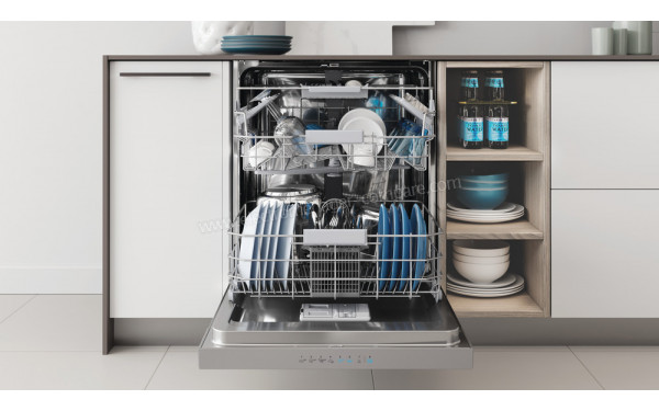 INDESIT DBC 3C24 AC X - Vue de l'int&eacute;rieur