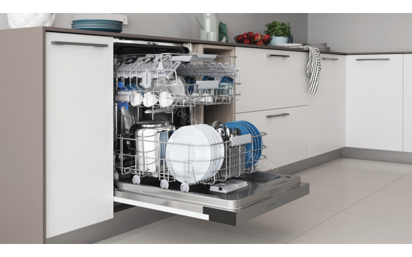 INDESIT DBC 3C24 AC X - Vue de l'int&eacute;rieur