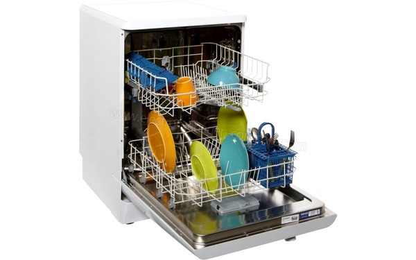 INDESIT DFP 27B16 FR - Vue de l'int&eacute;rieur 3/4 gauche (cr&eacute;dit : Boulanger)