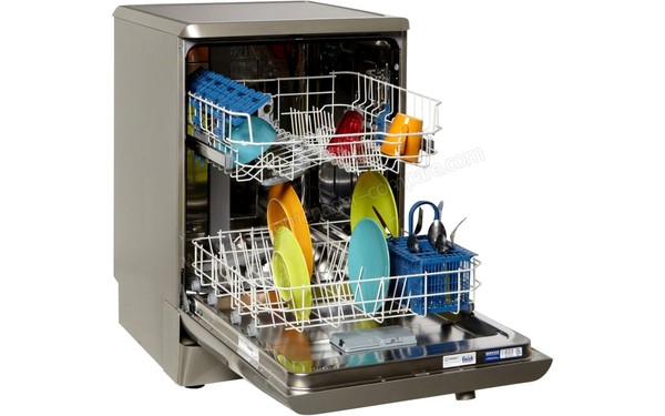 INDESIT DFP 27B16 NX FR - Vue de l'int&eacute;rieur 1 (cr&eacute;dit : Boulanger)