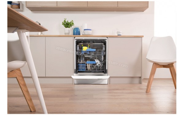 INDESIT DFP 58T94 Z - Mise en situation 2