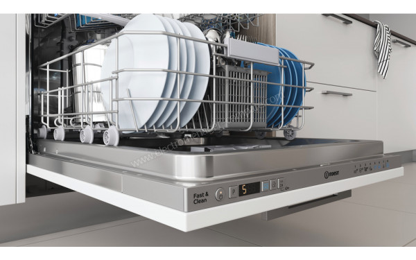 INDESIT DIC 3C24 AC S - Vue du panier inf&eacute;rieur