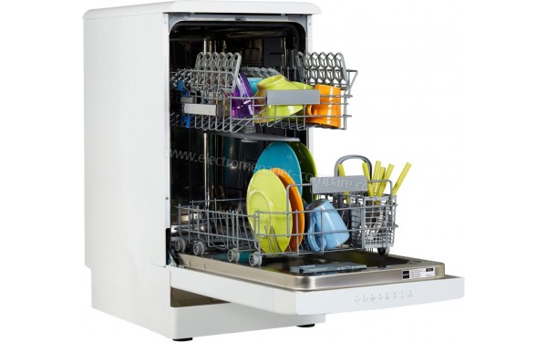 INDESIT DSFC 3T117 - Vue 3/4 gauche avec porte ouverte (cr&eacute;dit : Boulanger)