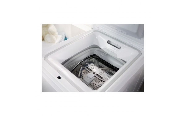 INDESIT EBTWL50300FR - Vue du tambour porte ferm&eacute;e