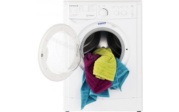 INDESIT EWC 71252 W FR.M - Vue de face hublot ouvert (cr&eacute;dit : Boulanger)
