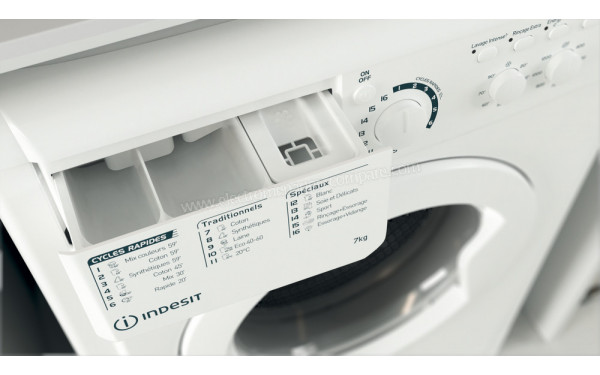 INDESIT EWC71252WFR N - Zoom sur le tiroir lessiviel
