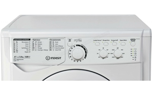 INDESIT EWC 81482 W FR - Panneau de commandes (cr&eacute;dit : Darty)